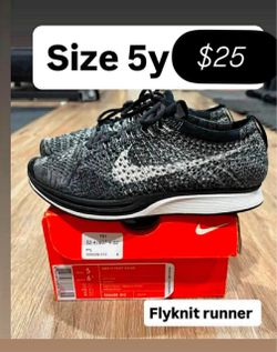 Nikes cheap youth size 5y