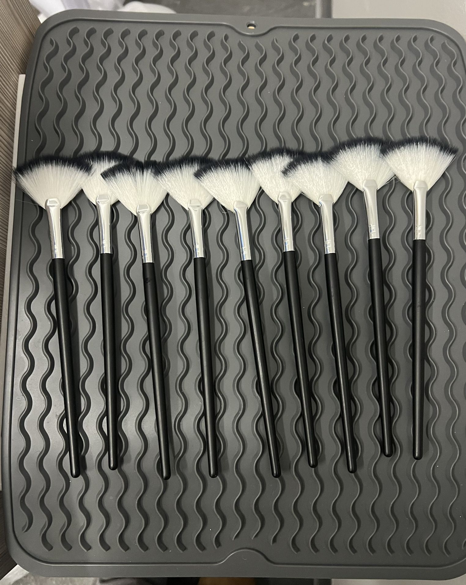 Fluffy Facial Brushes