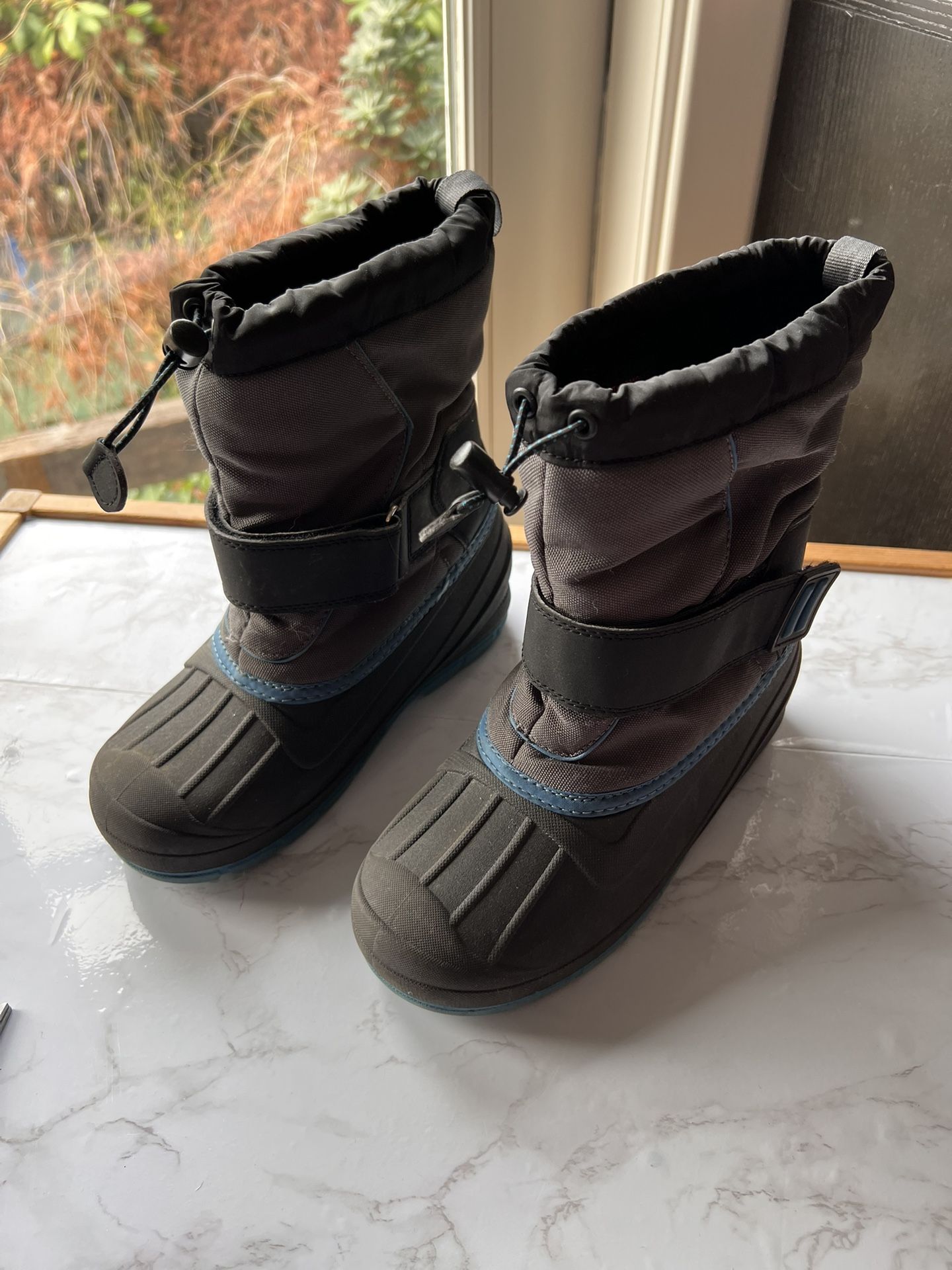 Size 4 Snow Boot