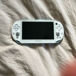 PS Vita 2000