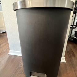 Kitchen Trash can 