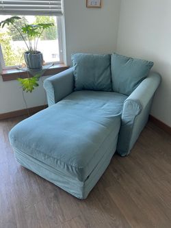 Beautiful Chaise Lounge Chair with Storage