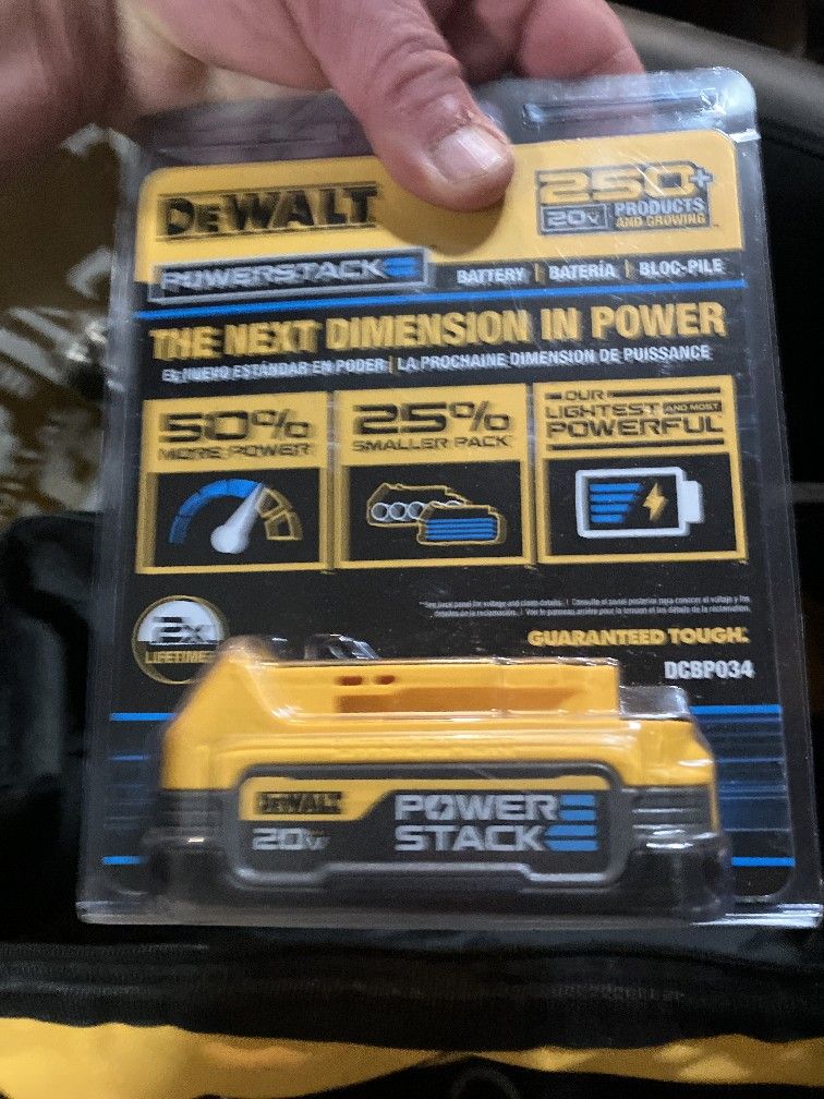 20V MAX POWERSTACK Lithium-Ion 1.7 Ah Oil Resistant Compact Battery Pack