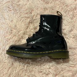 Size 9W Doc Marten’s 1460 Patent Leather Boots