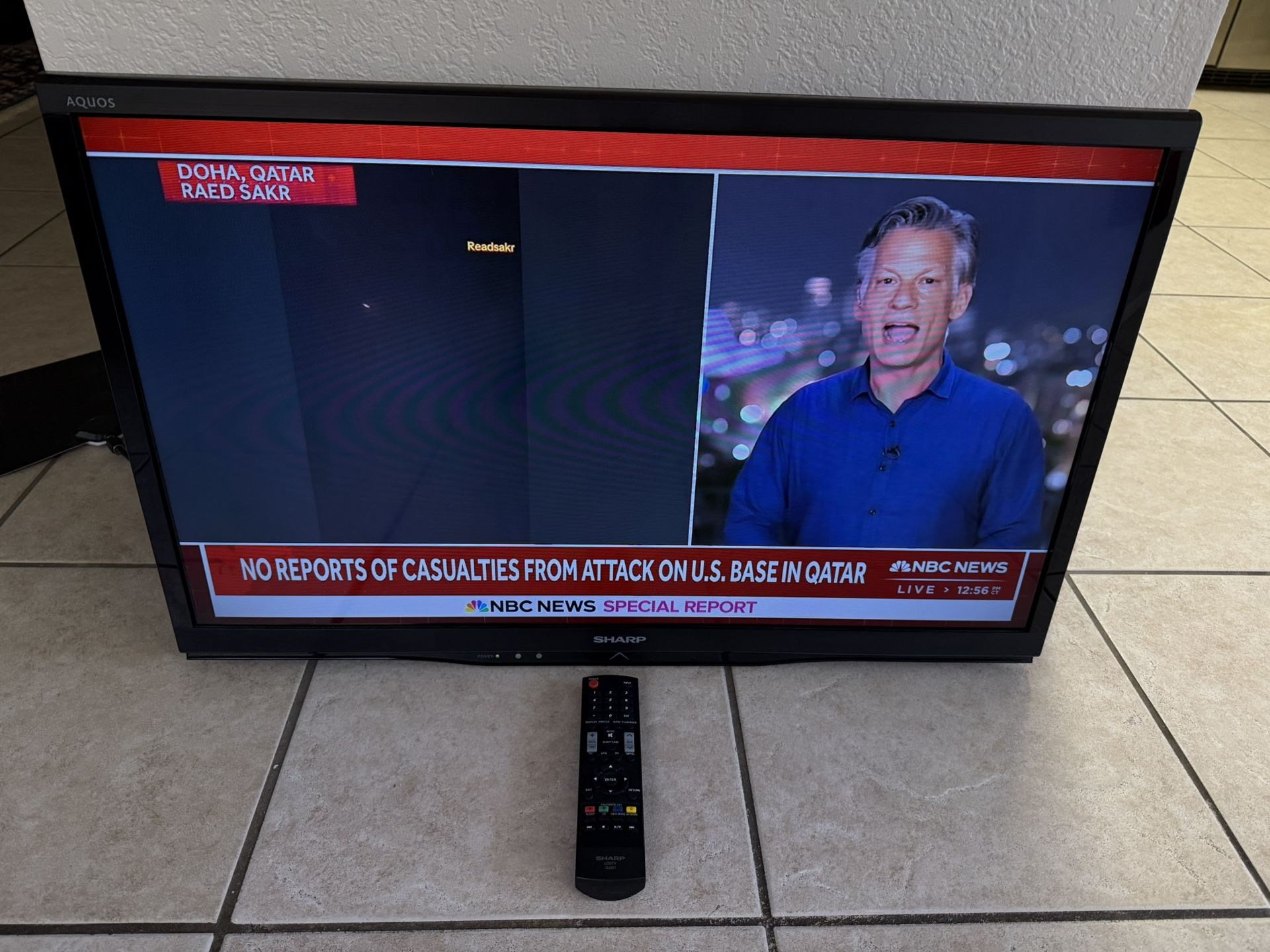 Sharp AQUOS 32” LCD LC-32LE450U Tv With Remote