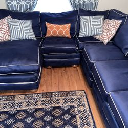 Large Navy Blue Sectional Sleeper Sofa with Pull-Out Bed