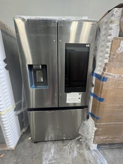 Family Hub Refrigerator With Screen New 