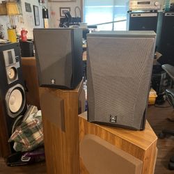 Yamaha Book shelf speakers NS-5290