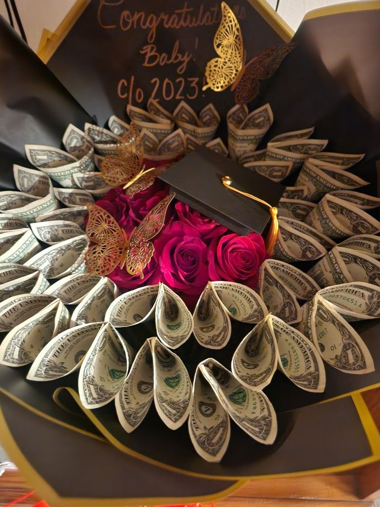 Small 2023 Graduation Money Bouquet