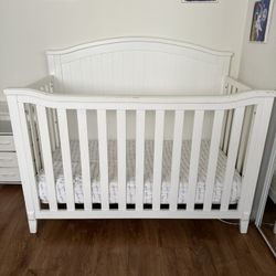 White Wooden Crib For sale 
