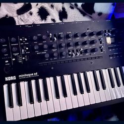 Korg Minilogue XD Synthesizer W/ Cover
