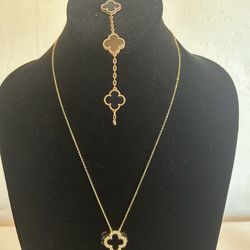 Van Cleef 4 leaf Clover bracelet. 7" And Chains.