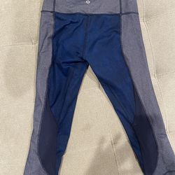 Lululemon Leggings Size 4 Navy Blue for Sale in Fresno, CA - OfferUp