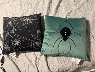 Pillow set two faces