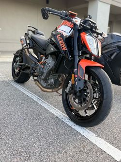 2021 ktm Duke (contact info removed) low miles it has power commander tuned  really nice bike