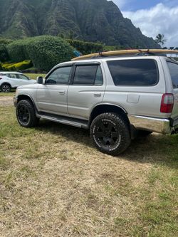 Toyota forerunner 99 SR5