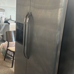    frigidaire refrigerator