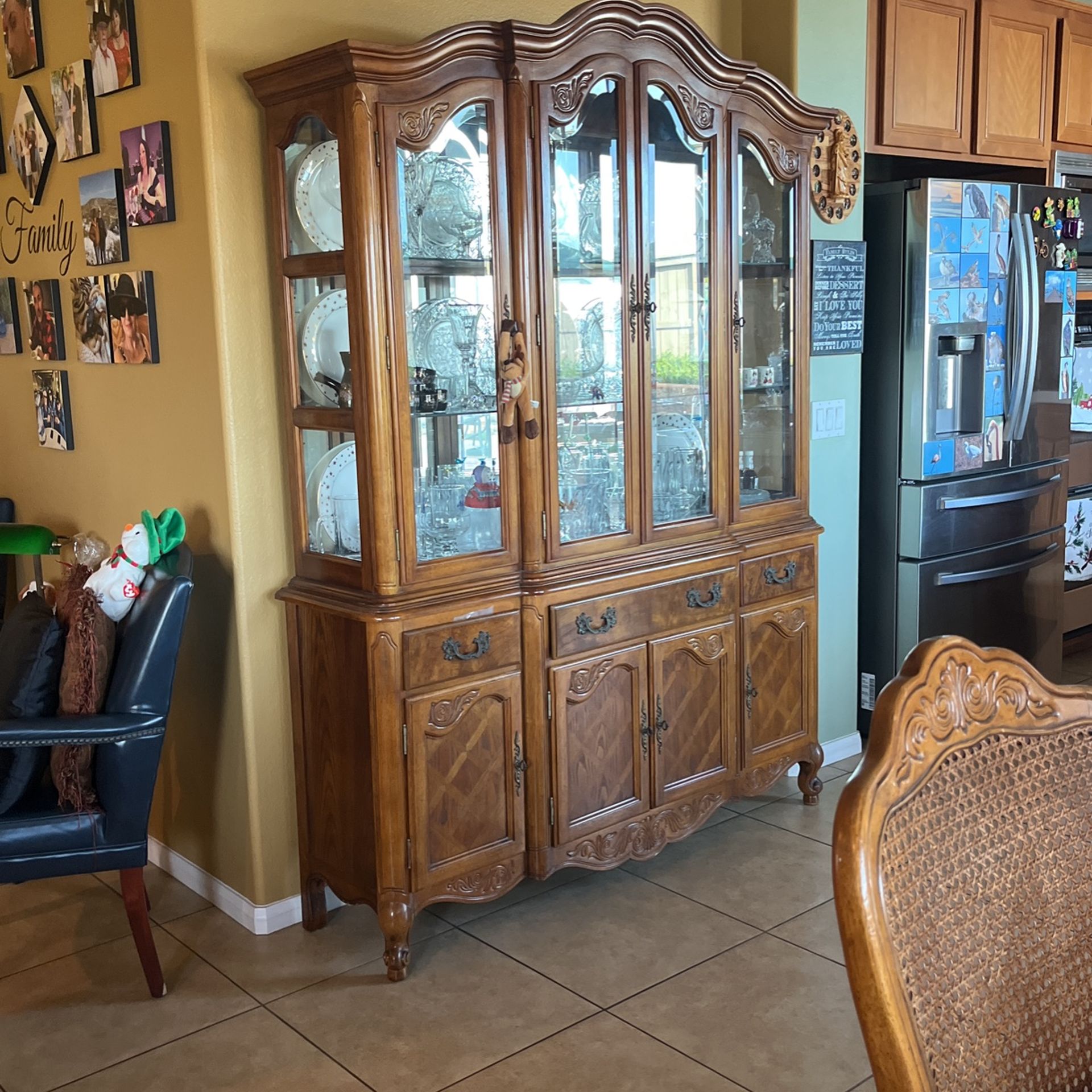 China & Dining 6-chair Table