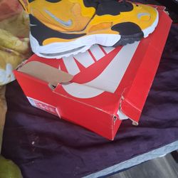 Air Nikes black and yellow  size 12