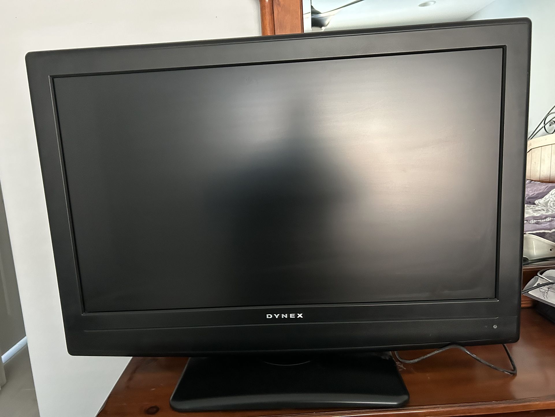 Dynex  Color TV - 22’