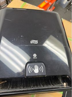 Paper towel dispenser