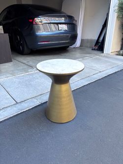 Side end table