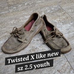 TWISTED X YOUTH SZ 2.5 LEATHER TOPSIDERS RETAIL OVER $100