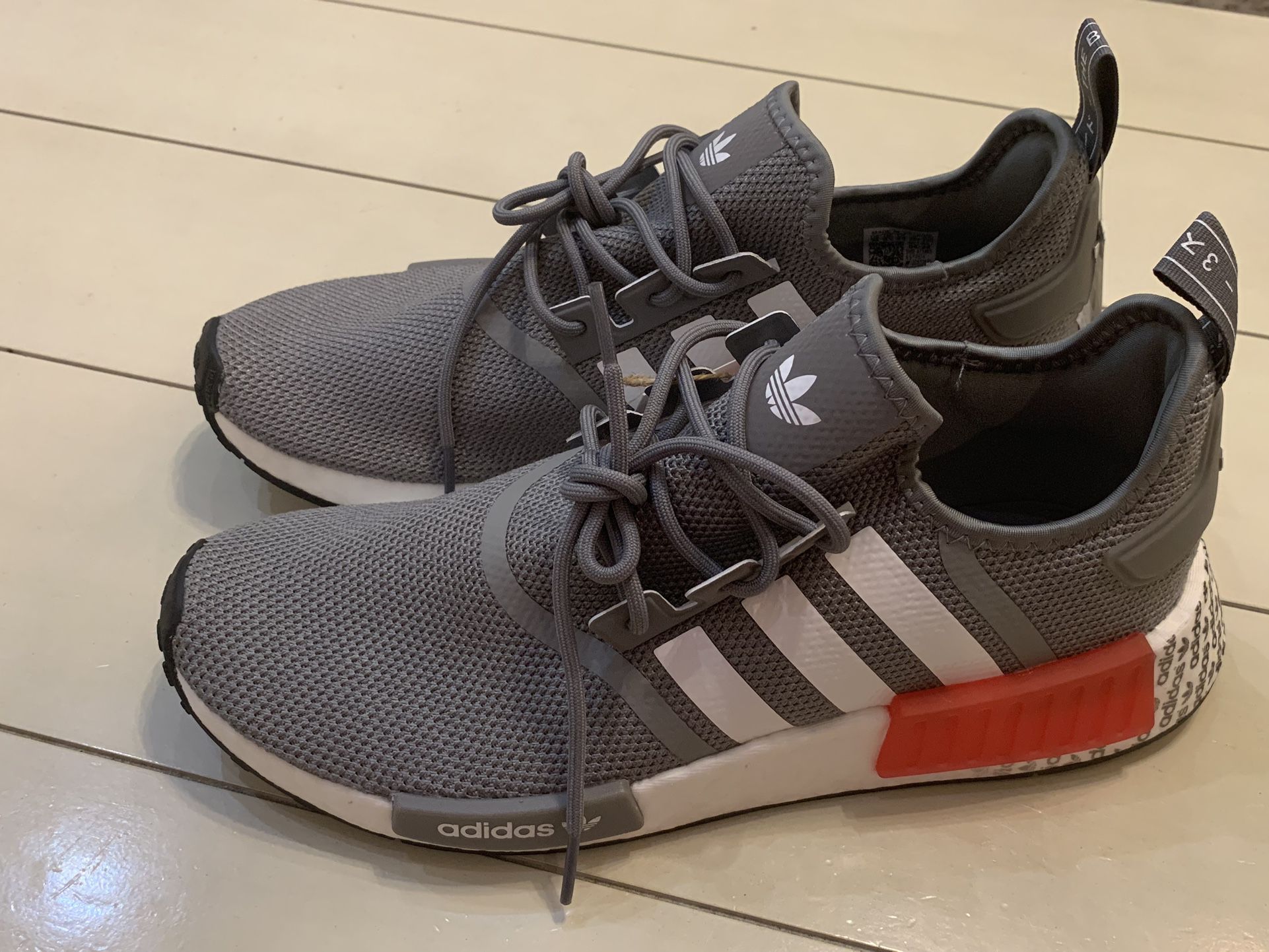 Myrde Sow jeans Adidas NMD R1 Mens Sz 10 'Grey Vivid Red' GY4874 for Sale in Kaysville, UT  - OfferUp