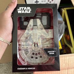 STAR WARS STARSHIPS & VEHICLES Collector's Edition Millennium Falcon Disney