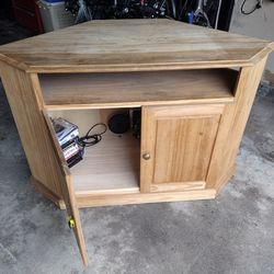 Home ENTERTAINMENT TV stand can hold up to 90 lb TV