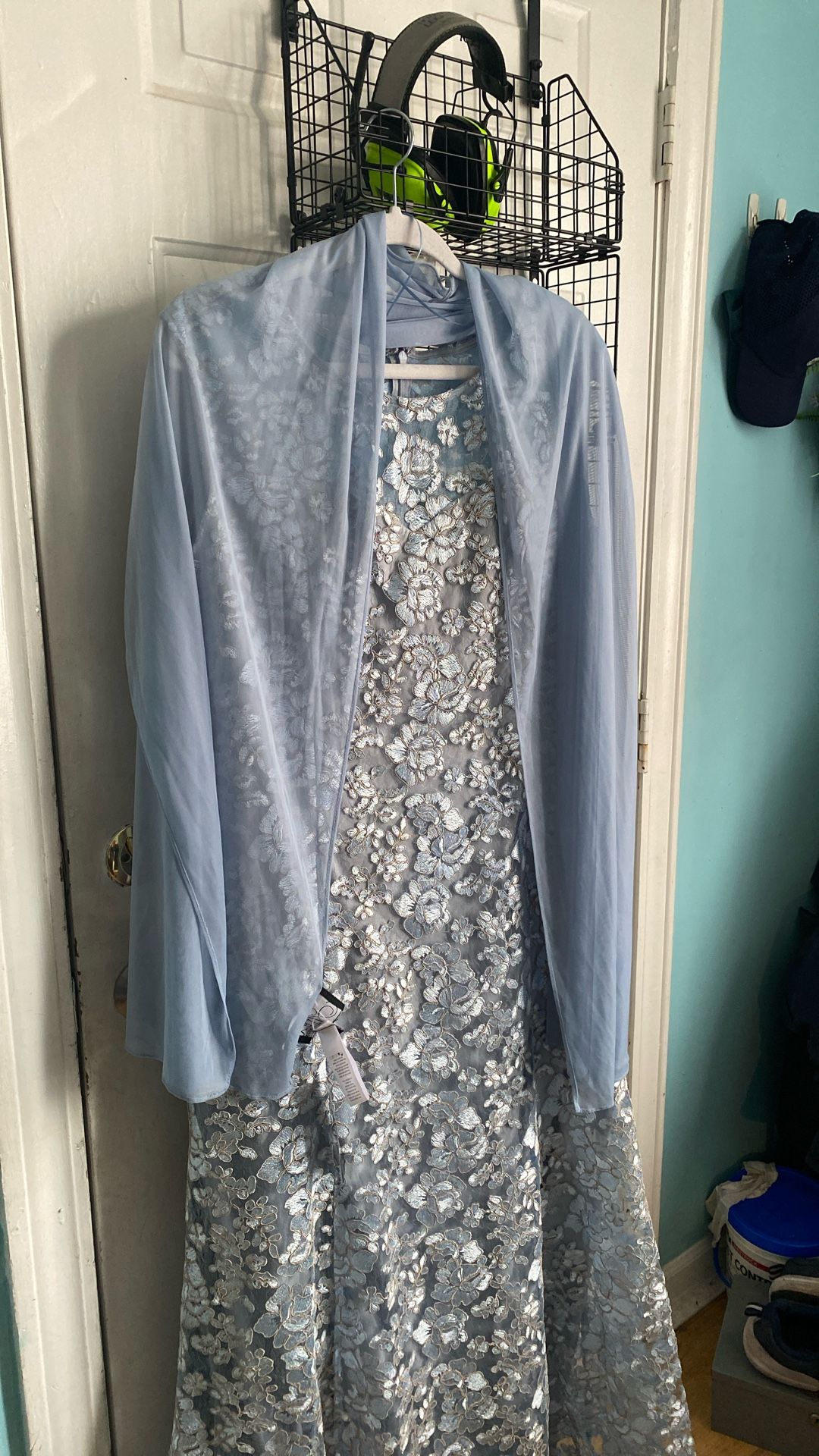 Alex Evenings Women's Long Sleeveless Mother of The Bride Dress with Shawl (Petite and Regular Sizes