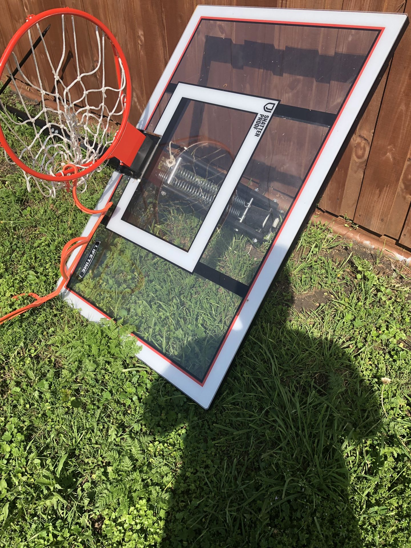 Portable basketball hoop