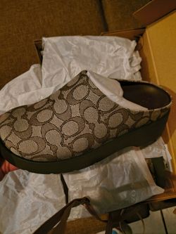Coach shoe's size 6 women New in the box 🎁
