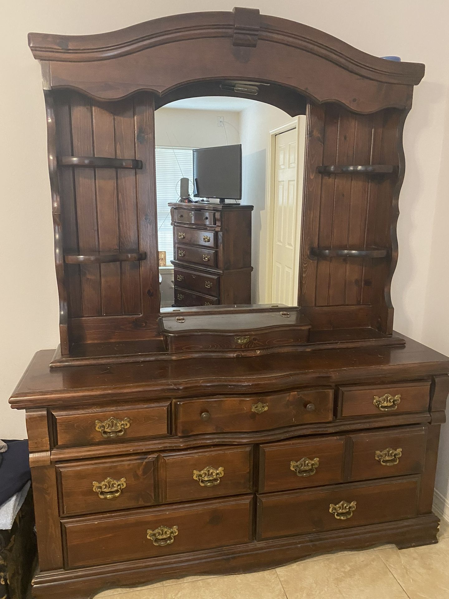 Beautiful And Sturdy Bedroom Set for Sale in San Antonio, TX OfferUp