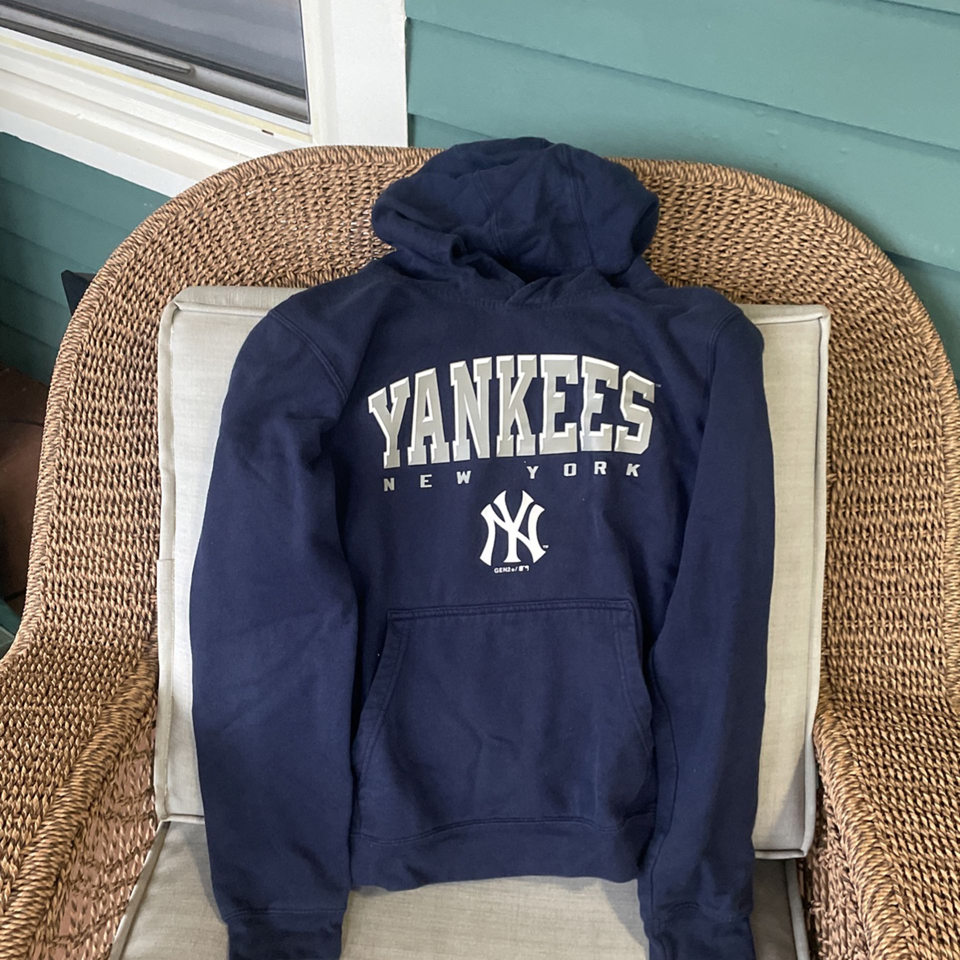 Boys NY Yankees Hoodie - Size XL