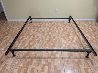 Metal Qu,een size metal frame. Foldable. Adjustable to Ful,l and Tw,in.