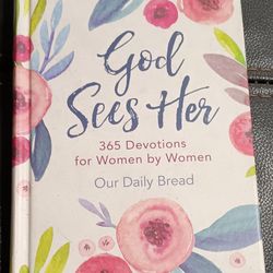 GOD SEES HER, 365 DEVOTIONS FOR WOMEN BY WOMEN
