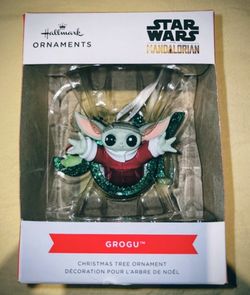 Disney Hallmark The Mandolorian Grogu Ornament 