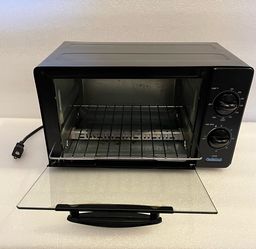 Small Toaster Oven 4 Slice. P/U Tarzana