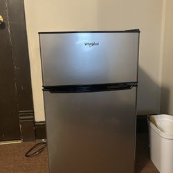 Whirlpool 3.1 Cu Ft Mini Fridge With Dual Door True Freezer