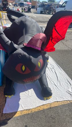 Inflatable lighted Halloween cat