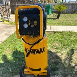 DEWALT
15 Gal. Portable Electric Air Compressor
