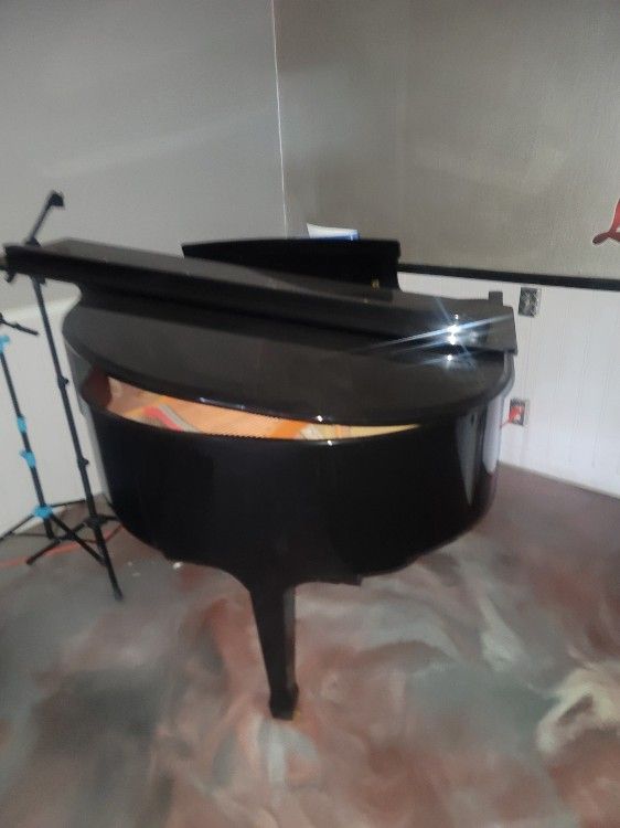 Pearl River Grand Piano