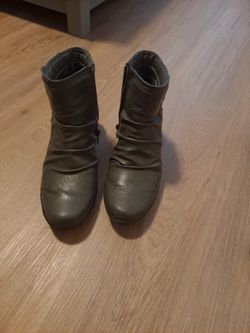 Gray Ankle Length Boots Size 8