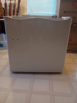 Mini freezer 1.2 cu ft