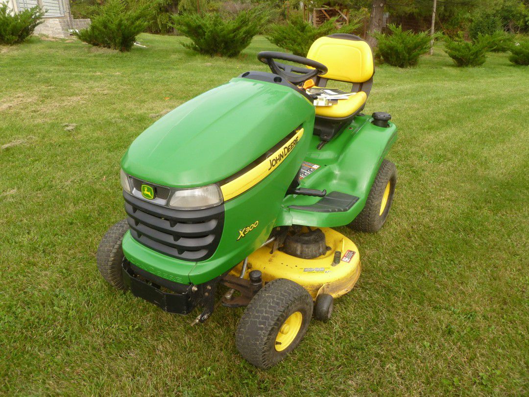 John Deere X300 Lawn Tractor