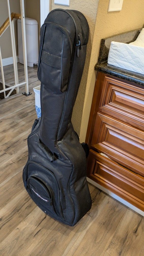 Yamaha 6 Strings Acoustic Guitar