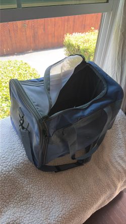 Pet travel case