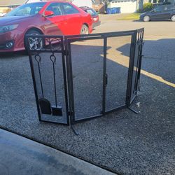 Puerta Para Chimenea Con Sus Utencilios.
