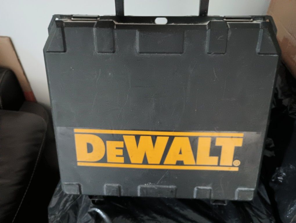 DeWalt Power Drill/3 Batteries and Charger
